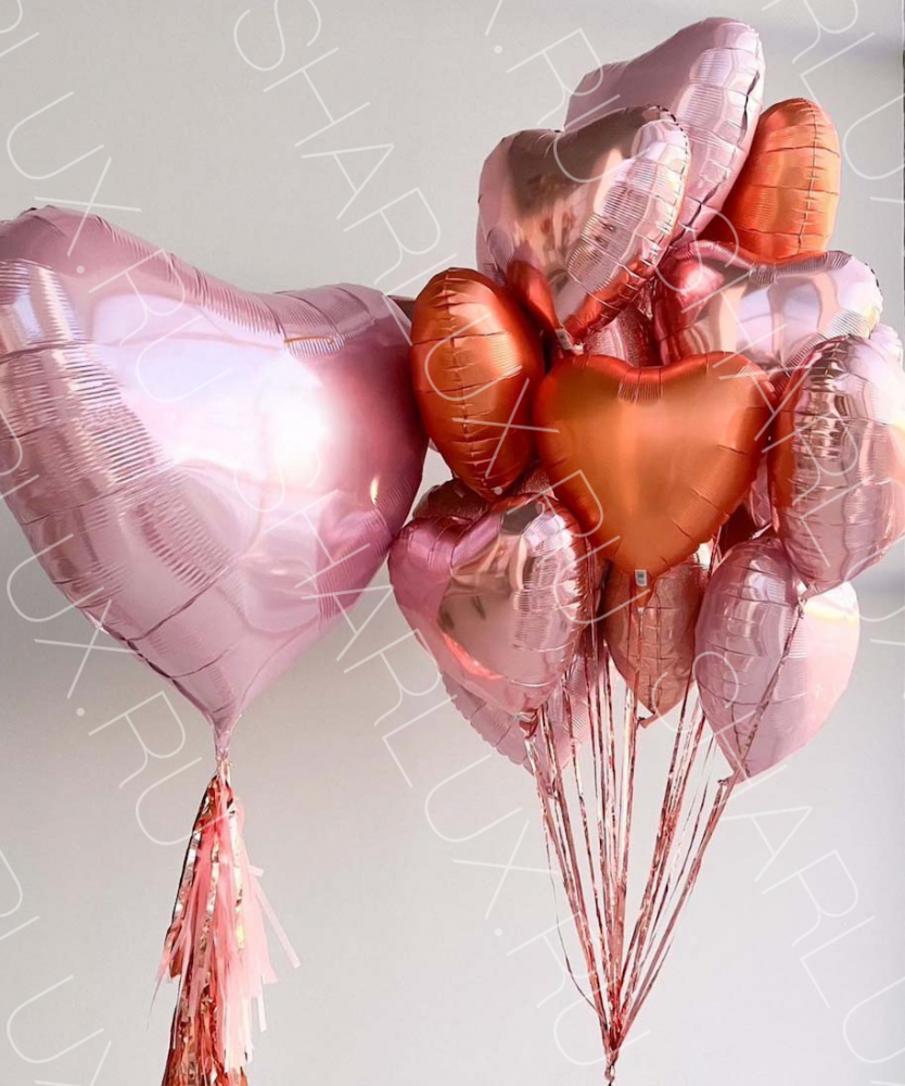 Фонтан шаров в форме сердец на День влюбленных