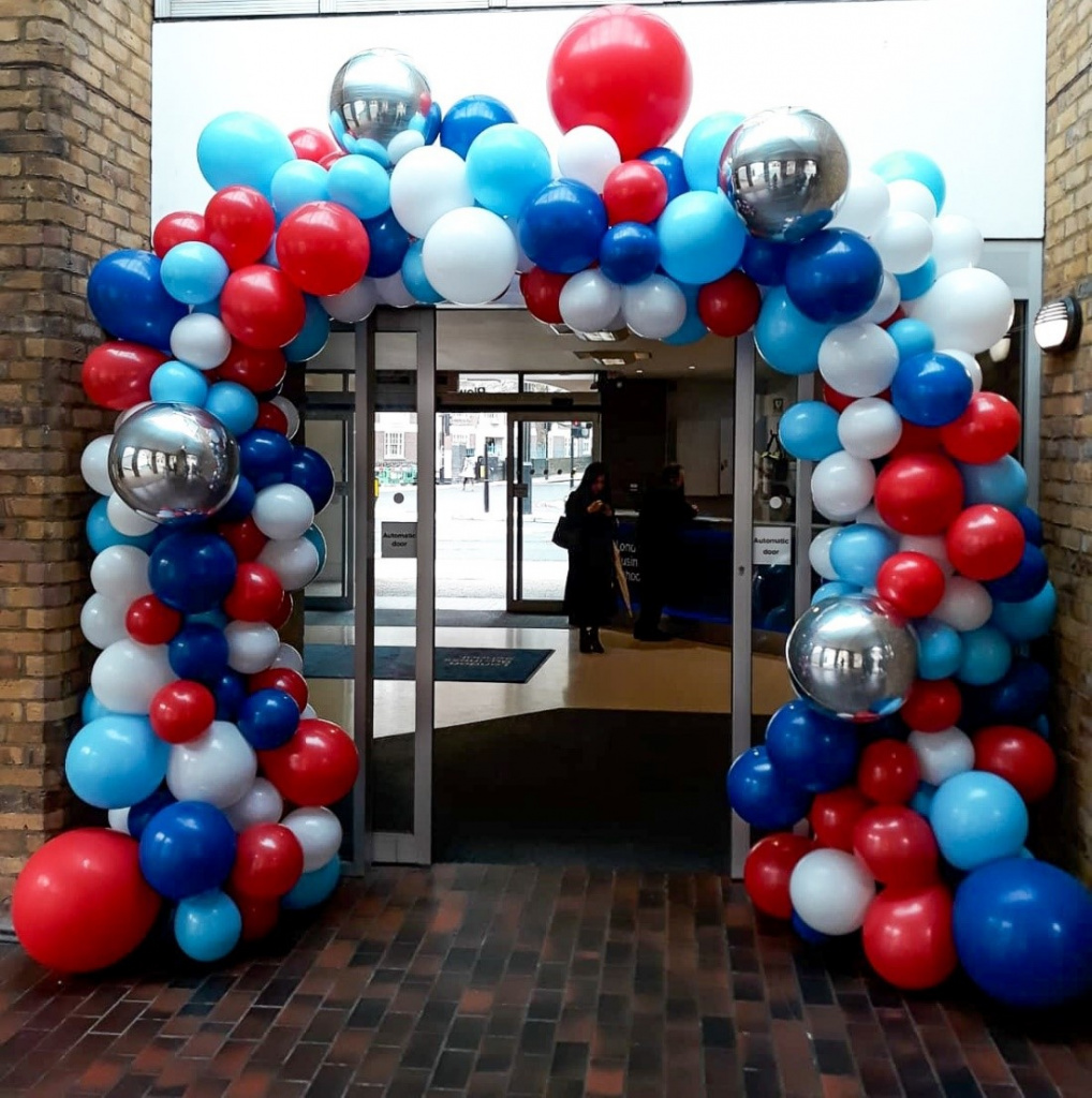 Как украсить магазин воздушными шарами на открытие 