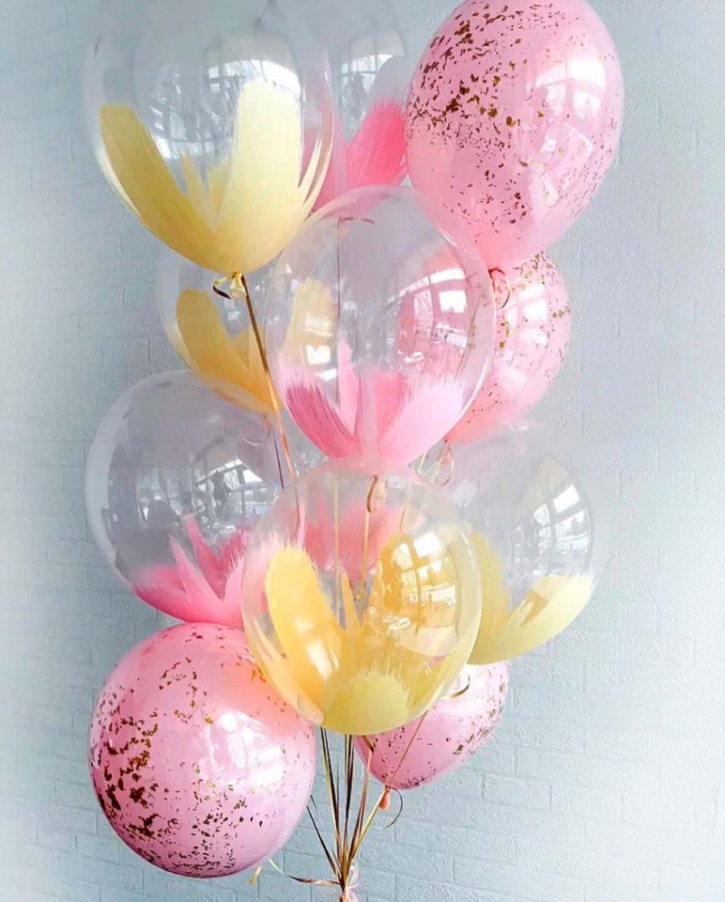 Фонтан желто-розовых воздушных шаров