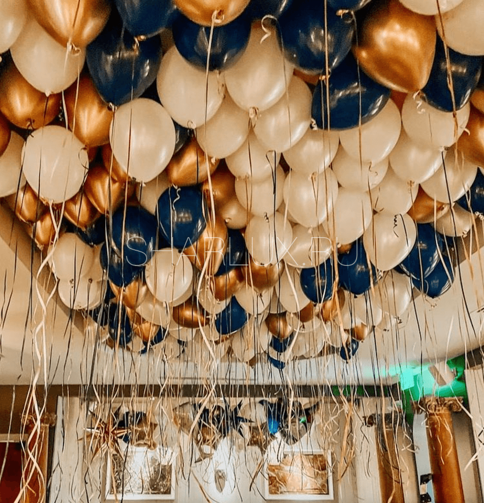 Воздушные шары под потолок белые, синие и золотые