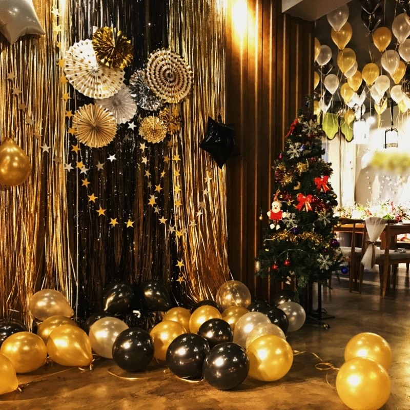 Как украсить дом к Новому году воздушными шарами