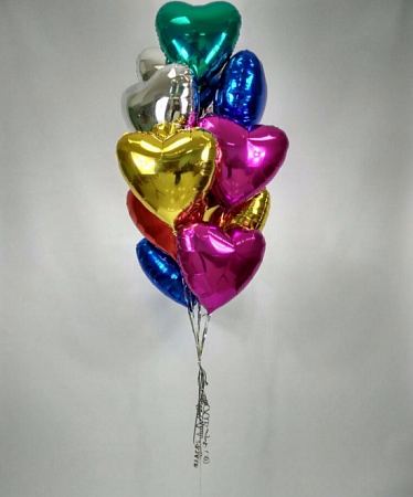 Фонтан шаров с разноцветными сердцами