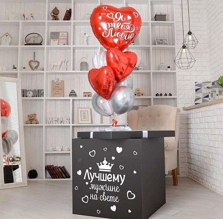 Коробка с красными шарами сердце